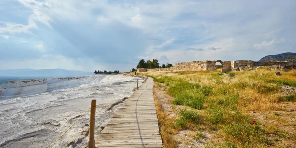 7x7: Najlepsze domki nad Bałtykiem na każdą porę roku — ranking lokalizacji (blisko plaży), przykładowe atrakcje i wskazówki, jak trafić na promocje.